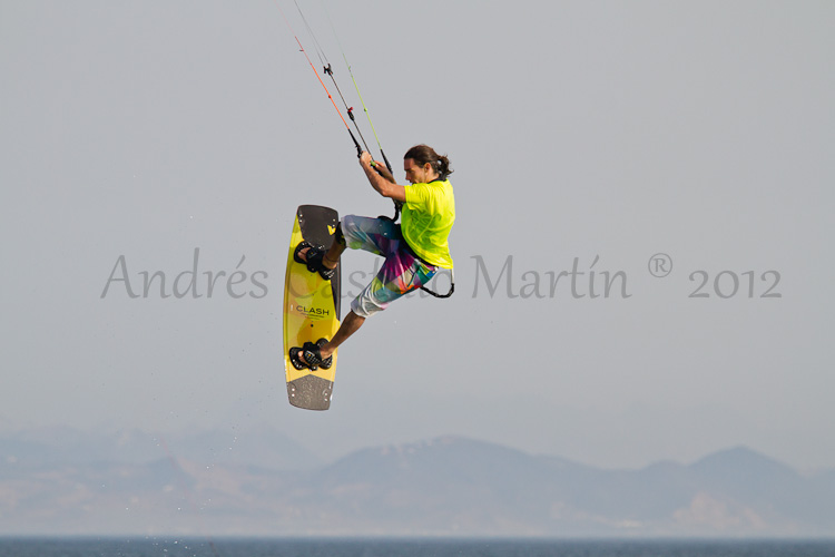TARIFA, ESPAÑA – AGOSTO: kitesurf en Tarifa, agosto de 2012